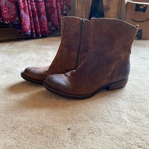 Born Size 6 Brown Boots
